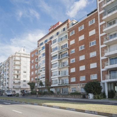 Edificio Rambla, Arq. Pintos Risso, Montevideo 1950. Foto: Nacho Correa 2015